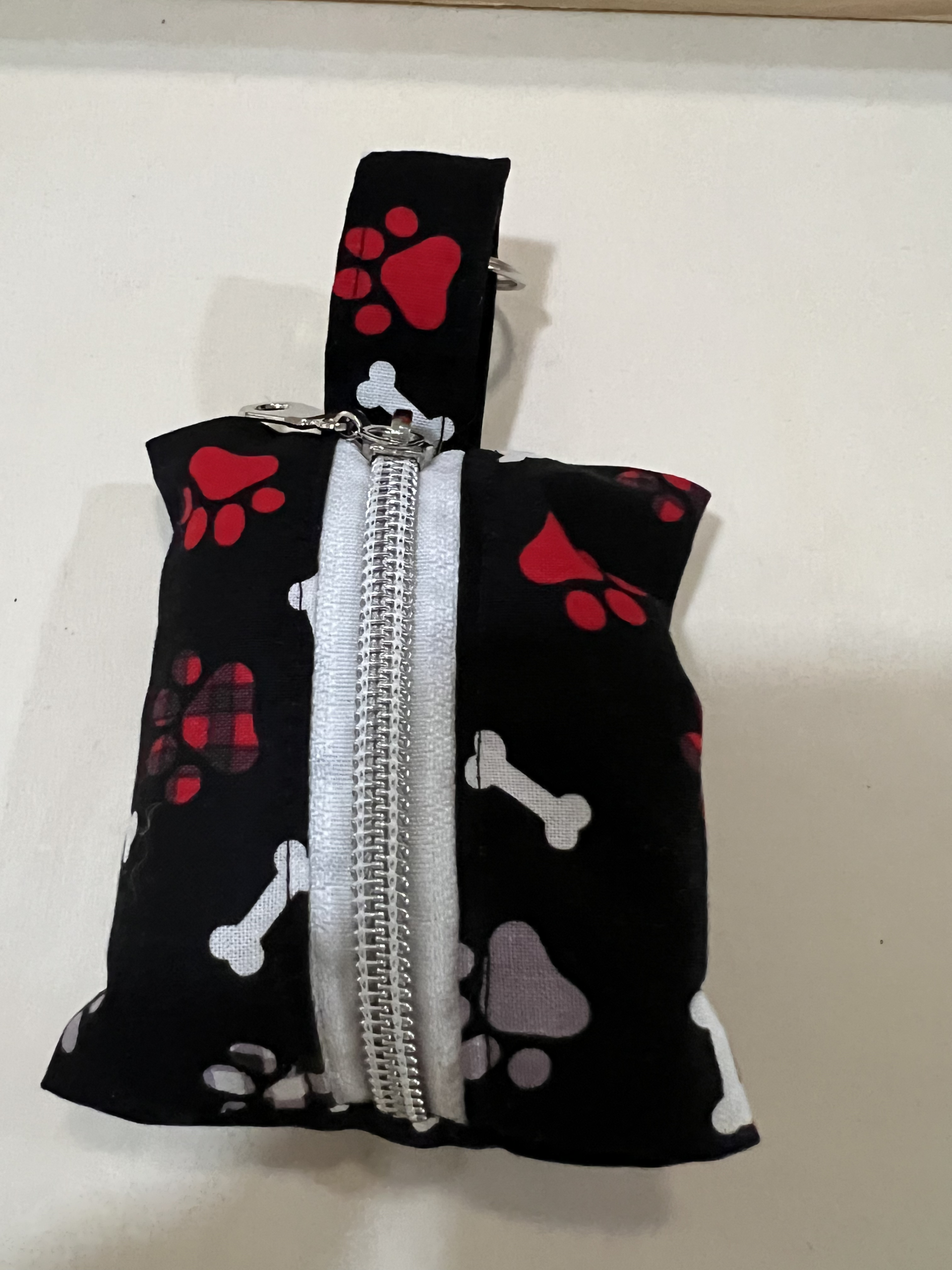 Hand-free Poop Bag Dispenser for Walks - Image 2