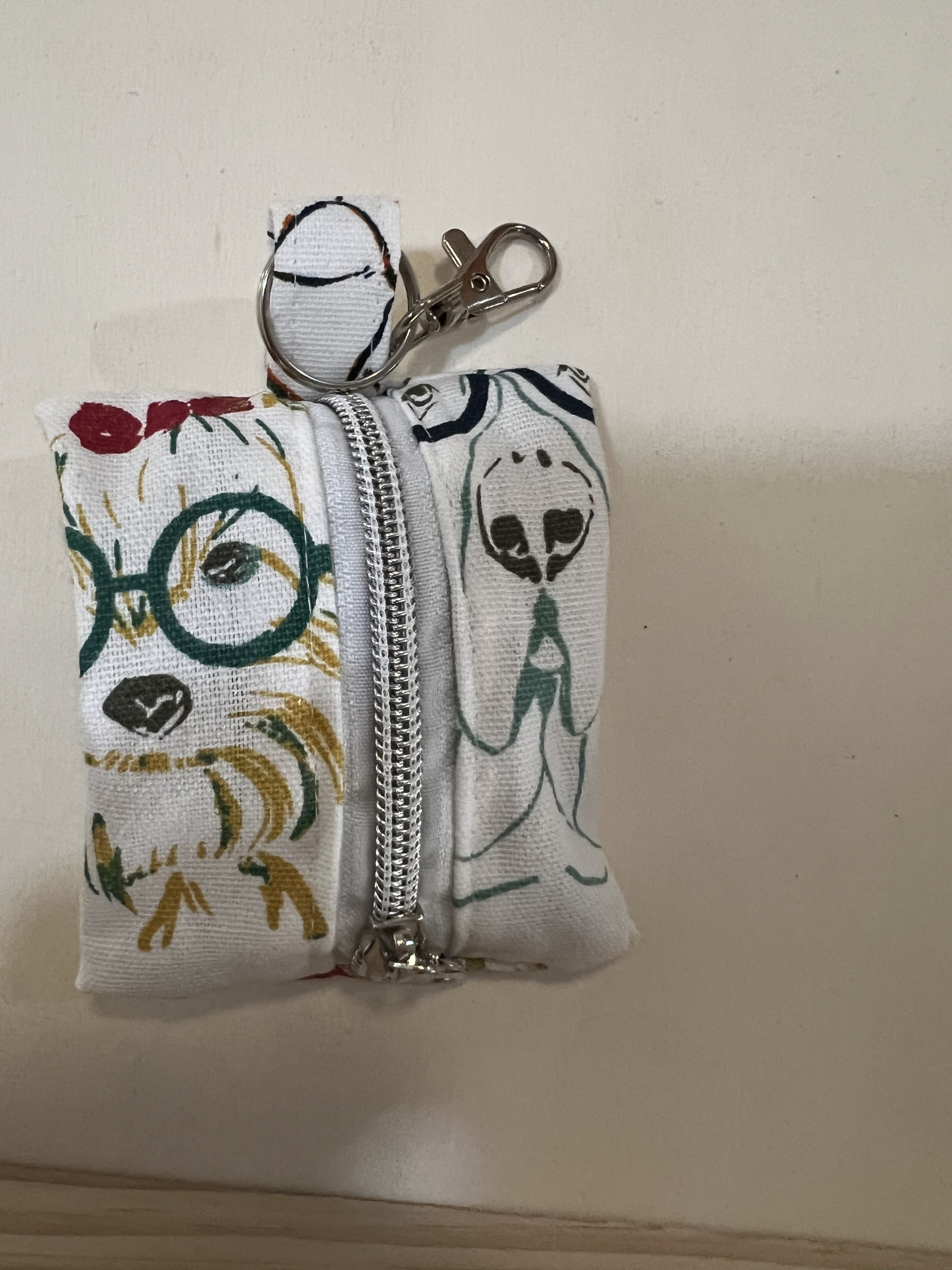 Hand-free Poop Bag Dispenser for Walks - Image 2